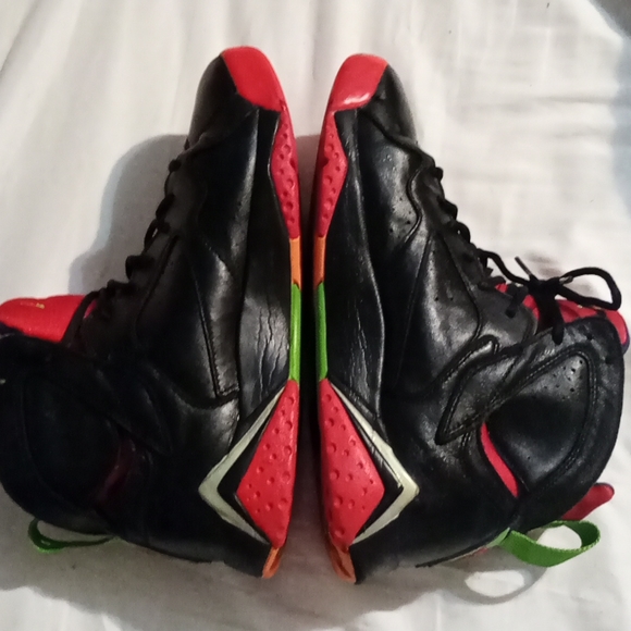 Air Jordan Tennis Shoes - Picture 3 of 8